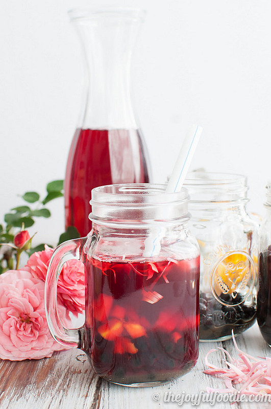Tart hibiscus tea with hints of aromatic rose paired with sweet mango and honey boba for the perfect summer refresher.